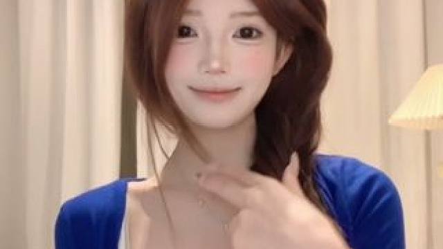 答对问题亲一下 这就是我的奖励～
#手势舞 #喵 #卖萌 #大耳朵图图