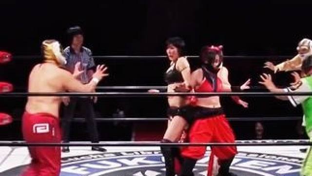 真琴被爷爷拖入沉默陷阱！谁能救她，六人混战决裂 #原创视频 #骚操作 #是个狠人 #前排格斗#摔角