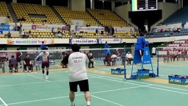 谁说胖的跑不动#羽毛球 #功夫熊猫 #打羽毛球#精彩瞬间