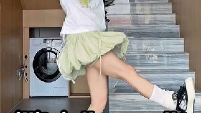 跳这段把楼下我妈吵死了 表面： 内心：救救我.. 其他杂音应该是电视机#illit #jellyou