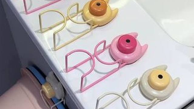 吸盘脸盆挂钩 这款吸盘脸盆挂钩 真不错，免打孔上墙，全家的脸盆都能上墙收纳不占地方，大号脸盆也没问题