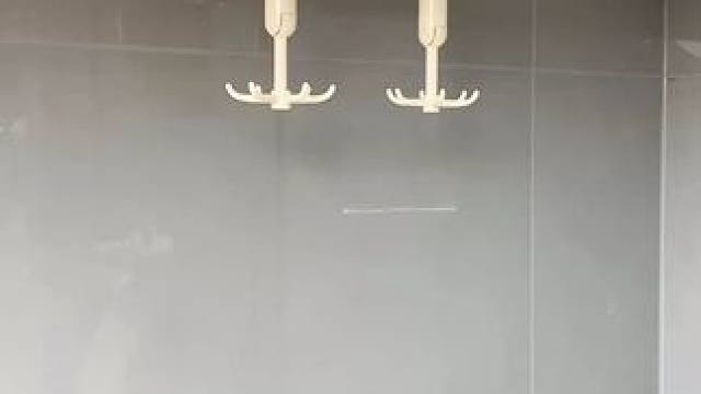 六爪挂钩 这个六爪挂钩真的太好用了，一个就能顶六个衣架来用，拿取方便，一目了然#挂衣架 #六爪挂钩 