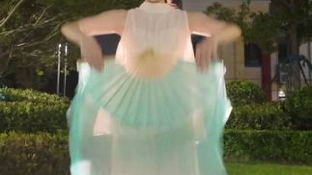 画中游 咿呀咿呀 摇摇晃 #刘宇画中游扇子舞好灵动 #刘宇画中游 #舞蹈 #扇子舞 #向全世界展示中