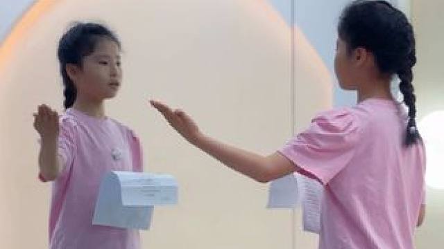 #少儿语言表演 #少儿口才 
又是超级认真努力的一天呀
认真的态度 努力的模样
点滴成习惯 未来皆可