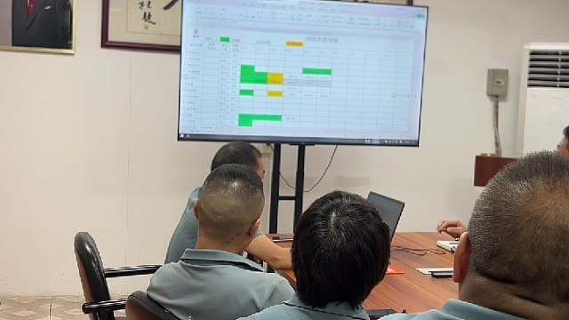 销售会月总结，举着一个共同目标，努力向钱进