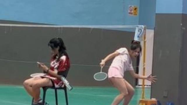可恶…还是被发现了吗 #羽毛球 #打羽毛球女生 #蜘蛛感应