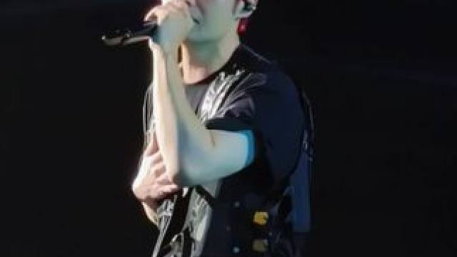 “麻雀虽小 五脏俱全，眼睛虽小 可爱迷人” #李荣浩#麻雀#现场版live#李荣浩黑马世界巡回演唱会