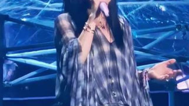 “英子你切记  50多岁正是闯的年纪” #那英#默#现场版live#长春未知旅行音乐节