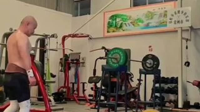 2025.7.16周三，气温37度，日常训练，挺举最后二组大重量有 犯规嫌疑