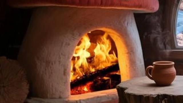 暴风雪袭来，在森林的蘑菇屋里，聆听着风雪声入睡 #好好睡觉 #助眠视频 #解压助眠 #白噪音 #温馨