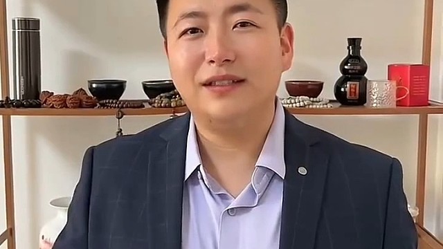 会当凌绝顶，一览众山小。
大鹏一日同风起，扶摇直上九万。