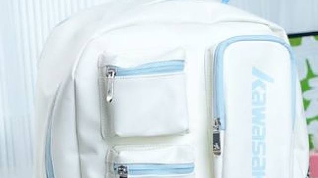 你的球包常用备用球拍是哪把？ 川崎冰川从入门用到进阶完全没问题，颜值和性价比拉满#羽毛球 #羽毛球拍