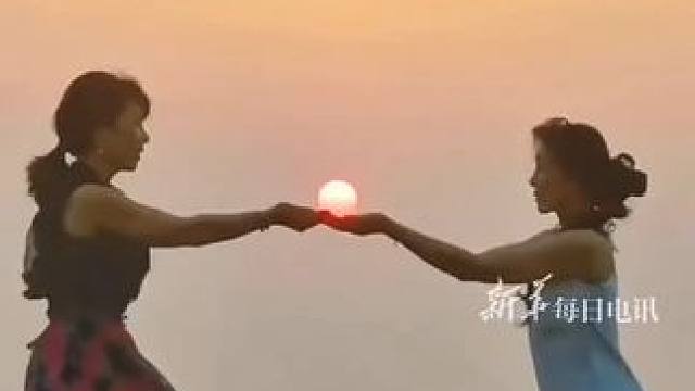 让我们把太阳带回家！女生借位拍摄将太阳装框又“放生”