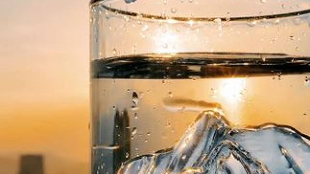 喝苏打水的好处。#弱碱性水 #苏打水 #多喝水