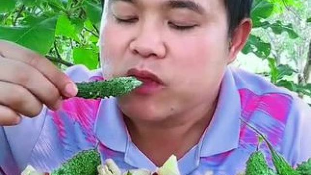 泰国小赖苦瓜剁椒酸辣️凉拌鸡脚 #泰国大叔#泰国美食#泰国生活#种草激励计划 #内容启发搜索