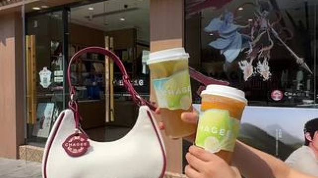 霸王茶姬活力轻果茶，每口都是清爽与美味的交响，系列各有千秋，选啥都不亏。#好喝就选霸王茶姬#轻果系列