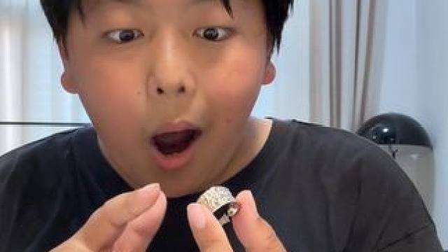 粉丝快递拆箱4.0#搞笑 #猎奇#娱乐#一定要看到最后 #小黎哟ssy