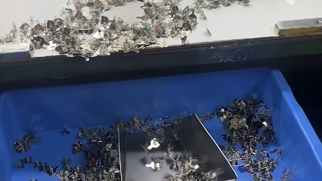 全自动化生产桥式铆接电池弹片，品种齐全，库存充足