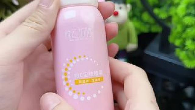 想要不脱妆，#定妆喷雾 少不了，定妆像我这样，不脱妆不卡粉#定妆喷雾 喷雾很细腻，不伤底妆，用着不错