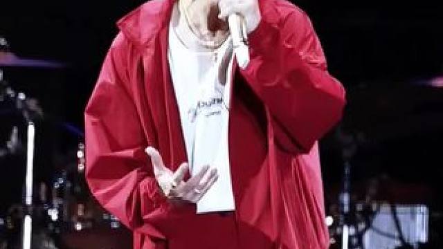 “一个人想定居在喜爱的小镇，拒绝人情世故纷争” #王栎鑫#一个人#现场版live#王栎鑫x巡回演唱会