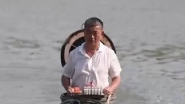 六旬农民大叔手搓潜水艇 能下潜8米，央妈都震惊#潜艇 #发明 #励志 #正能量