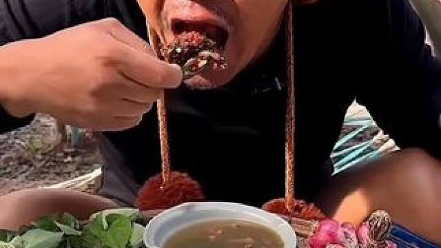 烤辣椒️牛瘪汤凉拌鲜牛肉 #美食 #泰国美食 #户外美食 #内容启发搜索