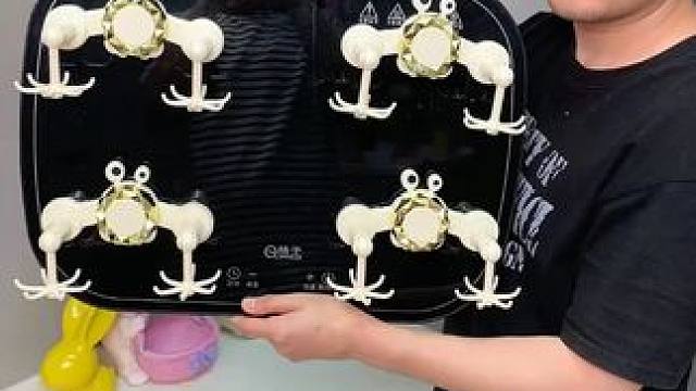 六爪挂钩 这个六爪挂钩真的太好用了，一个就能顶六个衣架来用，拿取方便，一目了然#挂衣架 #六爪挂钩 