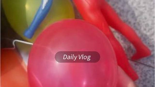 哎呀不小心把奥特曼的气球给踩破了#儿童玩具#奥特曼玩具#好玩的气球