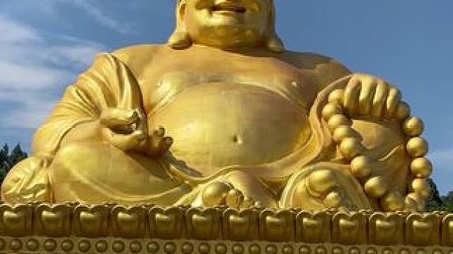 登1999台阶，拜弥勒笑佛
大肚能容，容天下难容之事。
开口便笑，笑世间可笑之人。
#祈祷平安健康 