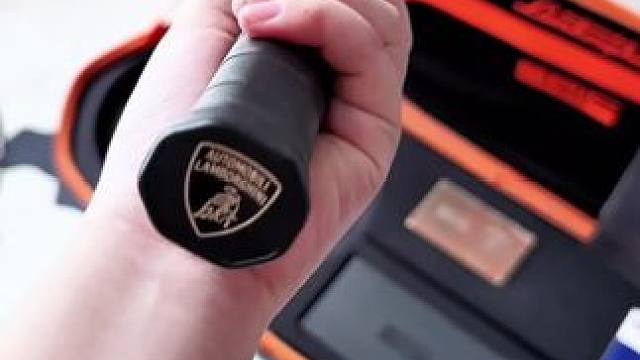 你好友知道你喜欢这把吗#羽毛球 #羽毛球拍 #兰博基尼#lamborghini