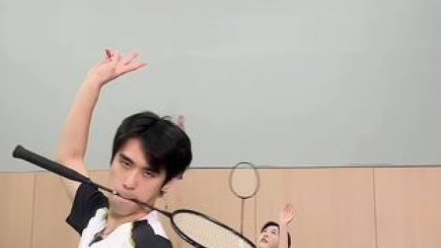 你的球搭子 #爱梨 #打羽毛球女生 #川崎穿越星河 #川崎穿越星河球拍 #e人球会