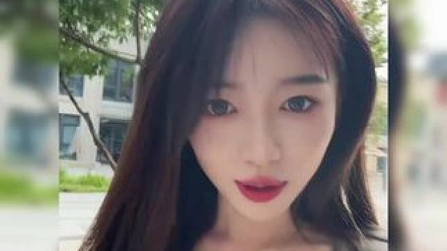 女解说上班路上随机抓取CF职业幸运鹅，感谢两位选手为大家献歌一首。#2025CFPL #CFPLS2