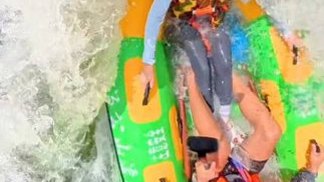 30多米高。太吓人了。 #玩水的季节 #漂流 #峡谷漂流 #亲子游玩好去处 #惊险刺激