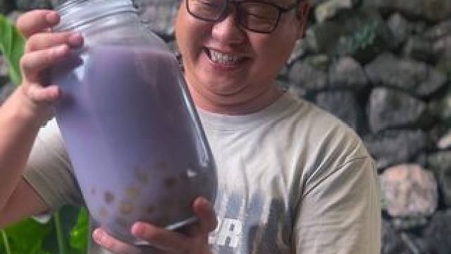 降温神器！冰爽撞奶一口下去透心凉，绝了！ #我的乡村生活 #人间烟火 #葡萄 #乡村美