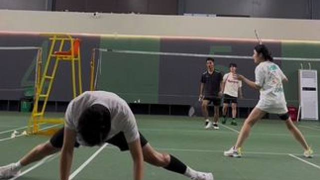 没关系 后面有我#羽毛球#鱼跃 #混双#新手#难生恨