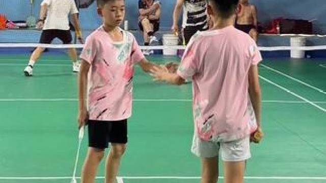 不敢想这两小孩长大得有多帅呀 #羽毛球 #廖百川