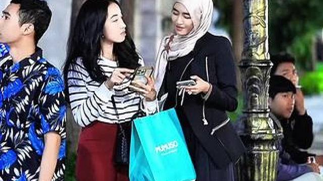 街头整蛊小姐姐 #街头整蛊