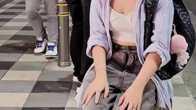 整蛊小姐姐 #街头整蛊