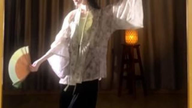 褶衣日常穿也太舒服了！“天青色等烟雨而我在等你～” #古典舞 #青花瓷 #舞蹈日