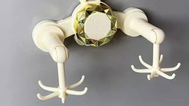 六爪挂钩 这个六爪挂钩真的太好用了，一个就能顶六个衣架来用，拿取方便，一目了然#挂衣架 #六爪挂钩 