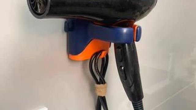 吹风机架 家里的吹风机总是没地方放，就入手了这个吹风机架，这下终于可以解放双手啦!#吹风机架  #好