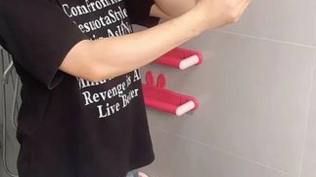 可伸缩拖鞋架 可伸缩拖鞋架，凉鞋拖鞋用它收纳不占空间，还是个 #可伸缩毛巾架 ，卫生间干净整洁多了 