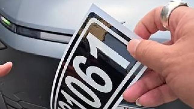 自驾小鹏X9穿越赤道巡游 抵达马来西亚吉隆坡，当地充电桩有中文，倍感亲切。#科技南游记 #小鹏车主开