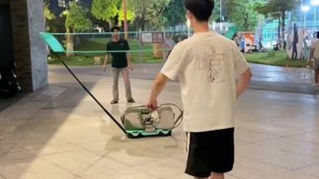 晚上没风来公园打打羽毛球暴汗 #快乐羽毛球 #户外运动 #羽毛球#便携式羽毛球网架 #羽毛球网架