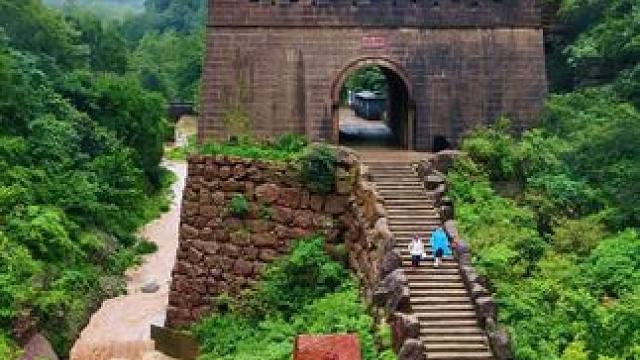 清晨雨后的剑门关#大好河山一起打卡 #一帧中国·大美广元 #剑门关 #云雾缭绕人间仙境 #旅行推荐官