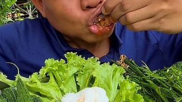 新鲜蔬菜拌米粉泰式酸辣️生呛虾 #美食 #户外美食 #泰国美食 #内容启发搜索