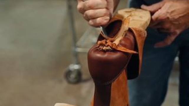 手工牛皮靴子的牢固制作工艺！ #牛皮靴子 #手工制作 #手工鞋 #匠人精神 #手艺人