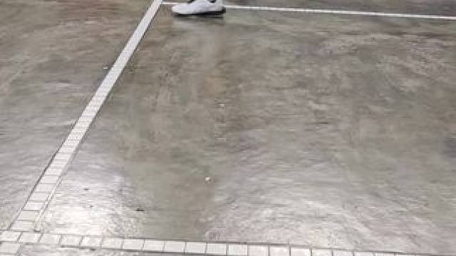 穿去打水泥地也是不错☺️#的幸白蛇浮生#羽毛球#打羽毛球#享受羽毛球带来的快乐