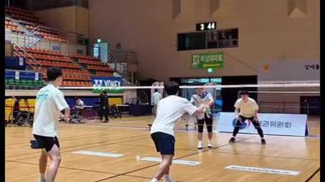 你上你也行#羽毛球 #双打#男双#羽毛球精彩对决