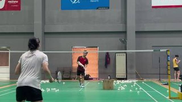 我猜你应该打不过她#羽毛球 #打羽毛球女生 #羽毛球训练